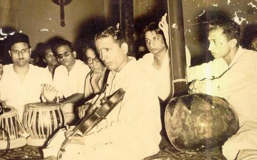gajananrao_in_concert_with_svpatwardhan on tabla.JPG